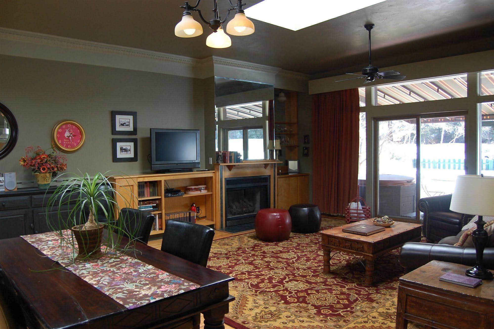 Highland Haven Creekside Inn Evergreen Exteriör bild