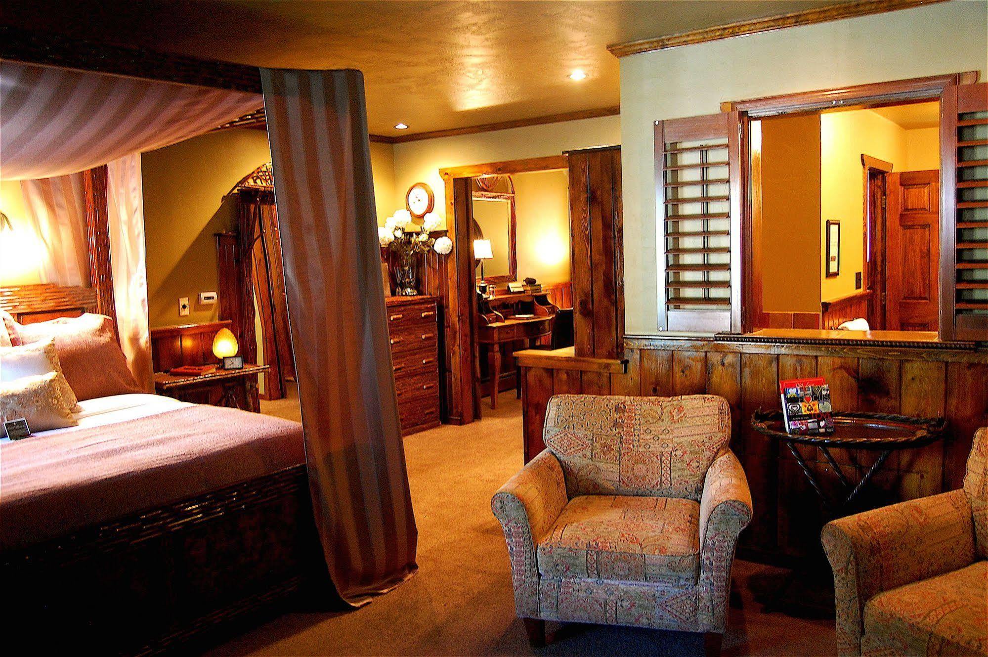 Highland Haven Creekside Inn Evergreen Exteriör bild